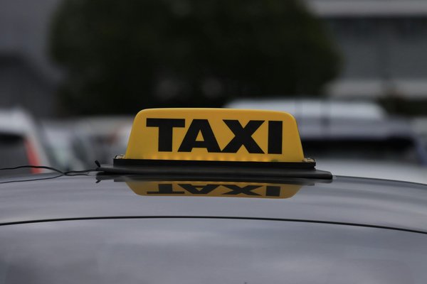 Taxi aéroport lyon vers genève : votre route simplifiée